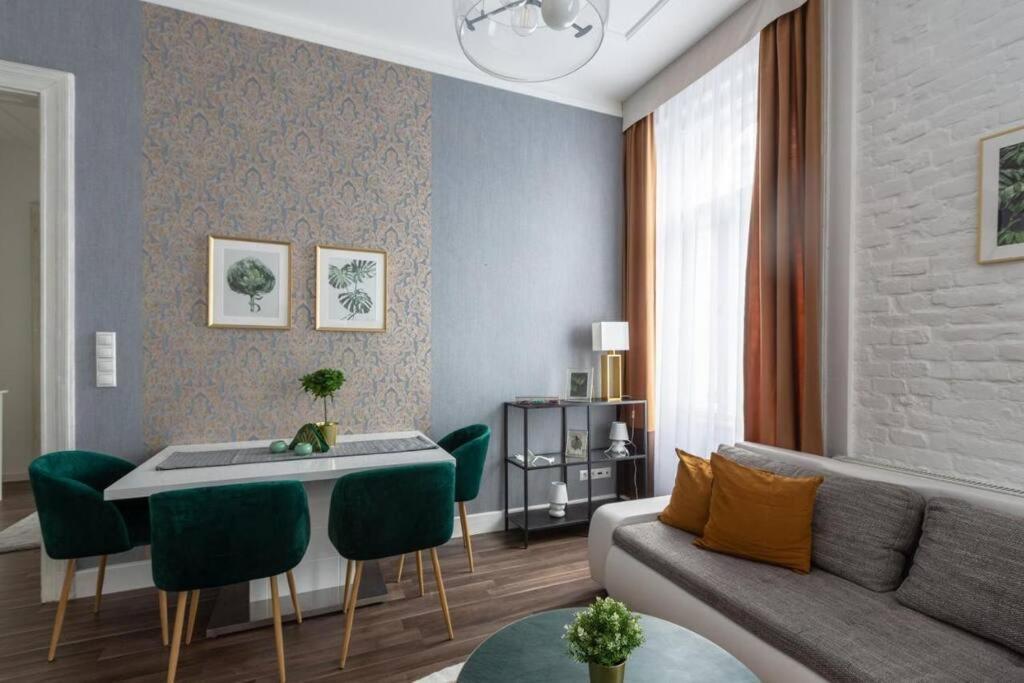 Chic, Captivating Space Budapest Exterior photo