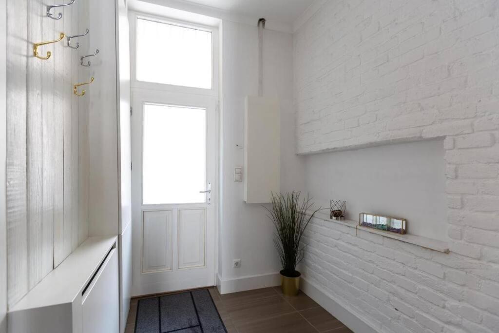 Chic, Captivating Space Budapest Exterior photo