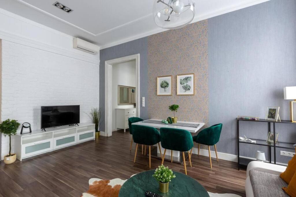 Chic, Captivating Space Budapest Exterior photo